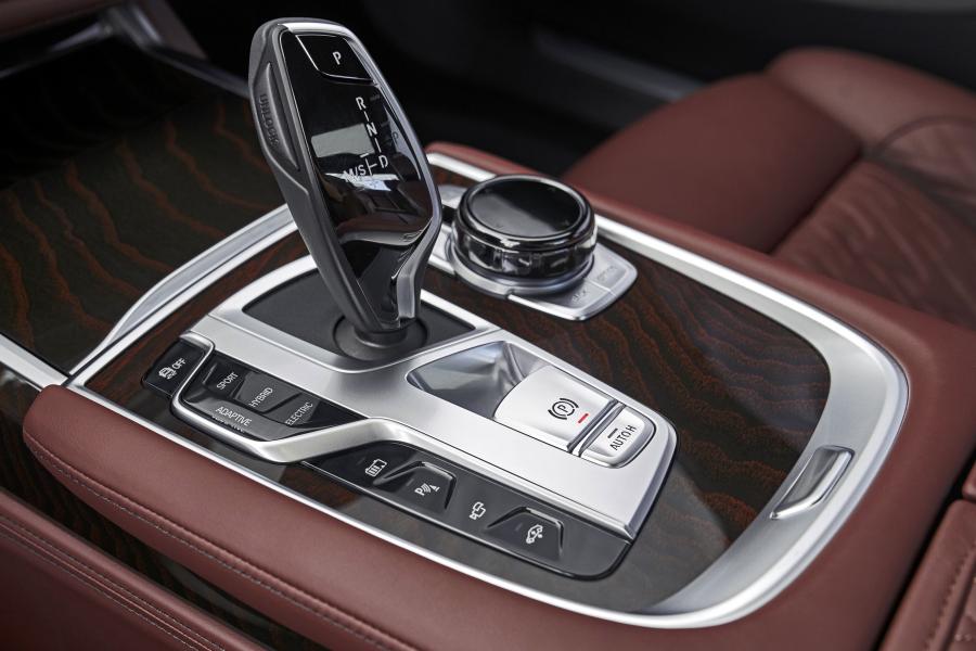 Детали интерьера BMW 745Le xDrive M Sport (G12) 2019 года  (WW) (фото 51 из 103)